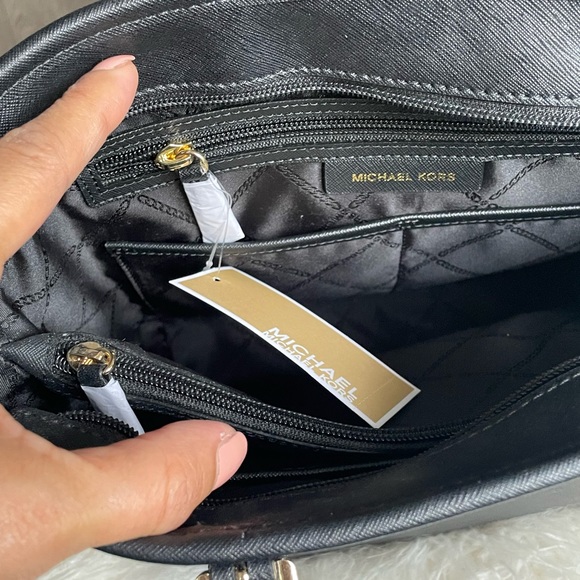 MK Jet Set Med  Leather Pocket Tote - Picture 3 of 5